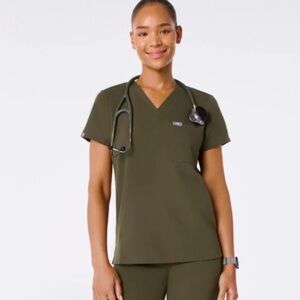 🩷 Figs Catarina One-Pocket Scrub Top in Spruce (Ltd. Edition) Size XS